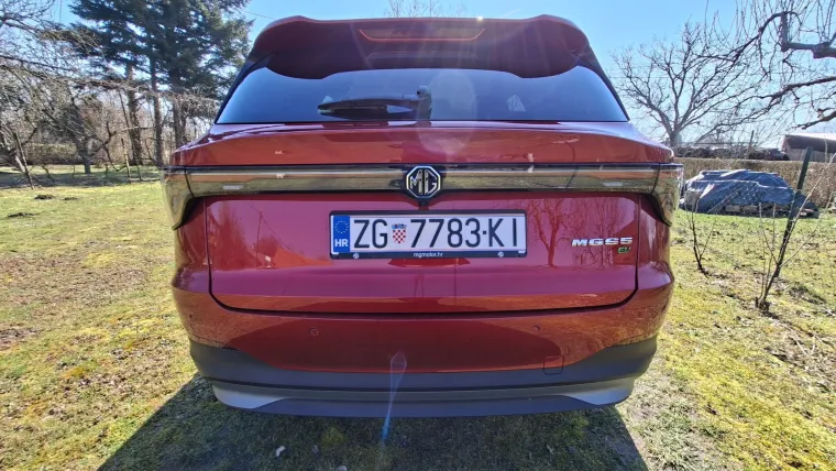 Novi SUV cilja na obitelj i brzo uđe pod kožu: A kad stisnete gas, ostali nijemo gledaju