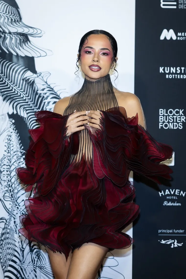 Mlada pjevačica nikad ljep&scaron;a i samopouzdanija: Prebrodila javni skandal i izdaju