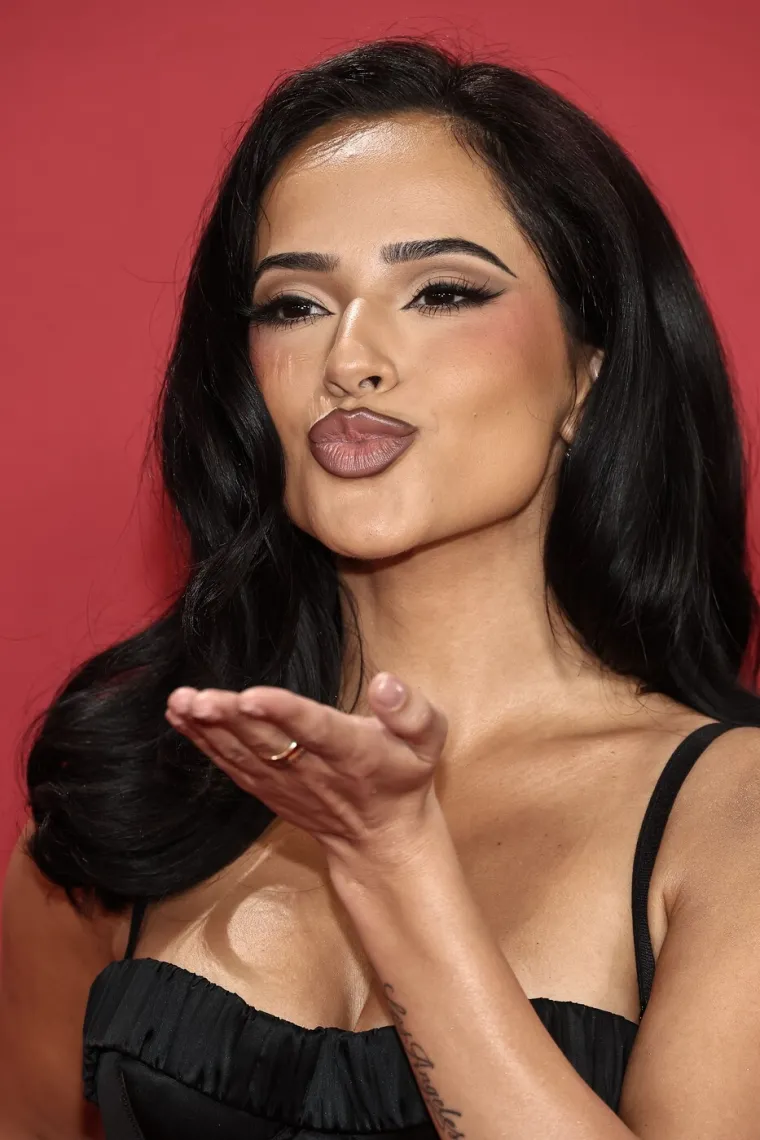 Mlada pjevačica nikad ljep&scaron;a i samopouzdanija: Prebrodila javni skandal i izdaju