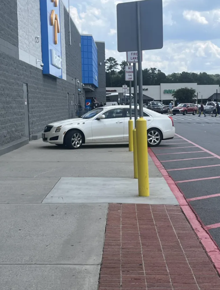 Ovi ljudi definitivno zaslužuju nagradu za najgore parkiranje ikad: Neki su ba&scaron; po&scaron;teno fulali