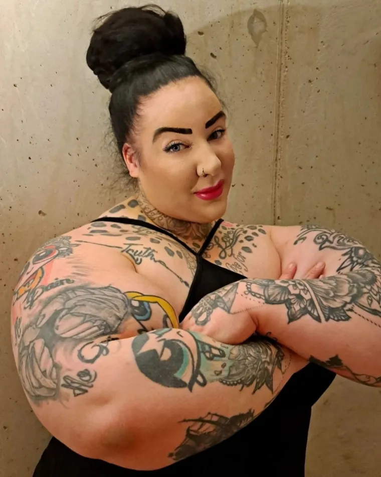 Diže utege kao čačkalice, za razbijanje nema milosti: Zovu je žena Hulk, a ovako je izgledala prije