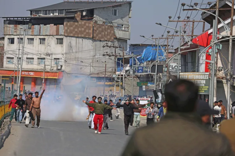Gore američke zastave, aktivirana upozorenja: Pogledajte gnjev, suze i eksplozije!