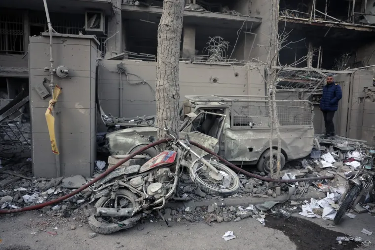 Gore američke zastave, aktivirana upozorenja: Pogledajte gnjev, suze i eksplozije!