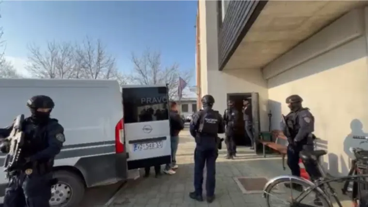 Pogledajte prizore iz baroknog grada! Najopasniji hrvatski ubojica stigao na sud, i dron je na nebu