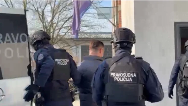 Pogledajte prizore iz baroknog grada! Najopasniji hrvatski ubojica stigao na sud, i dron je na nebu