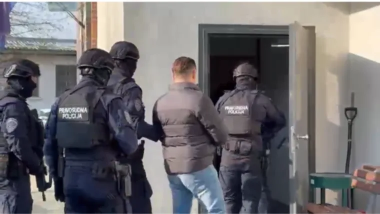 Pogledajte prizore iz baroknog grada! Najopasniji hrvatski ubojica stigao na sud, i dron je na nebu