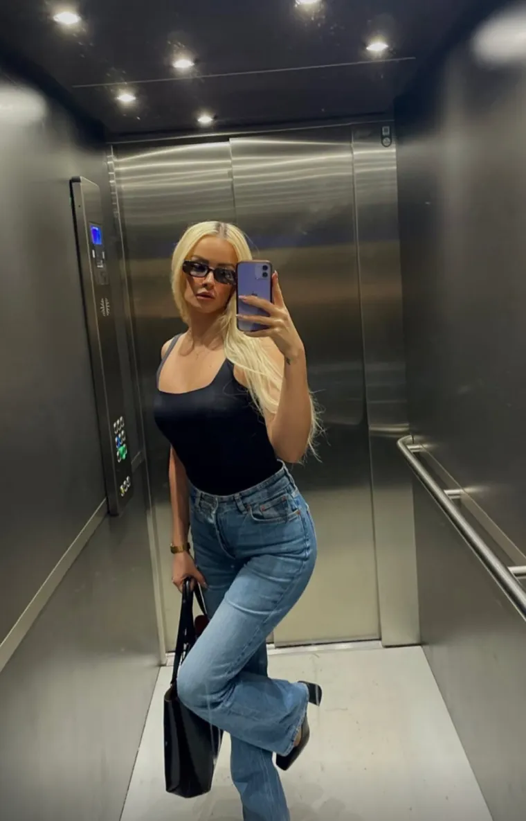 Tko je očaravajuća stjuardesa koja već ima povijest s Karlom u 'Gospodinu Savr&scaron;enom'?