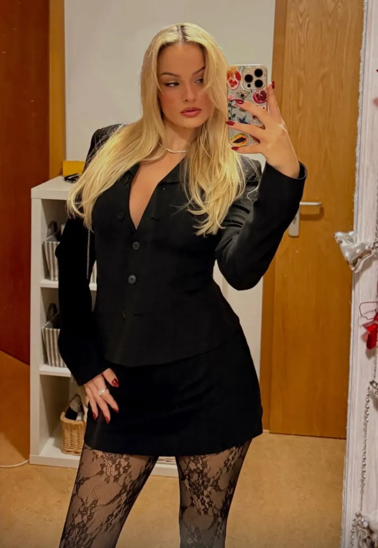 Tko je očaravajuća stjuardesa koja već ima povijest s Karlom u 'Gospodinu Savr&scaron;enom'?