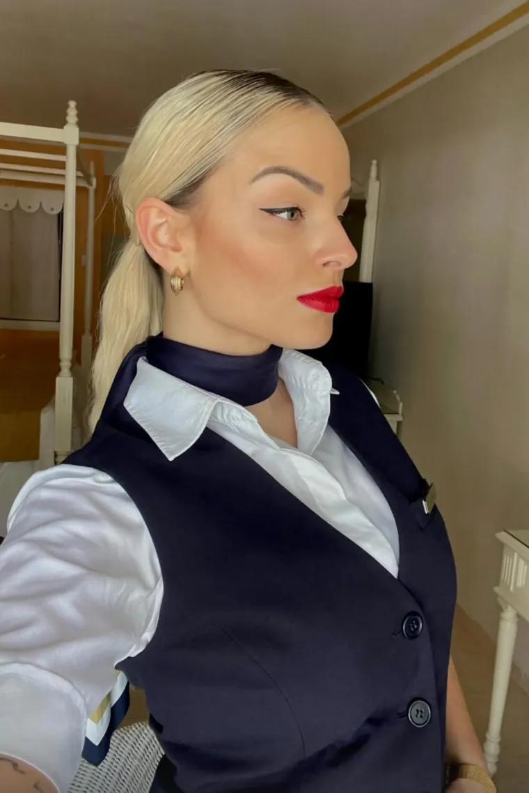 Tko je očaravajuća stjuardesa koja već ima povijest s Karlom u 'Gospodinu Savr&scaron;enom'?