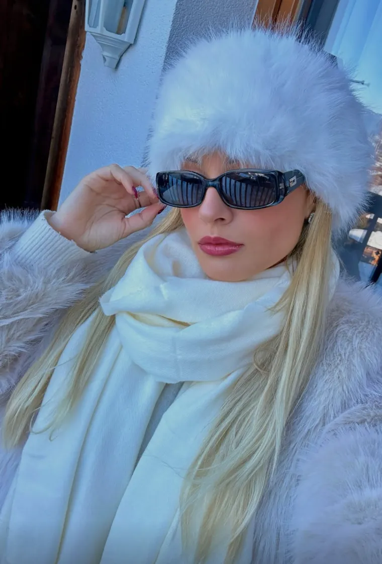 Tko je očaravajuća stjuardesa koja već ima povijest s Karlom u 'Gospodinu Savr&scaron;enom'?