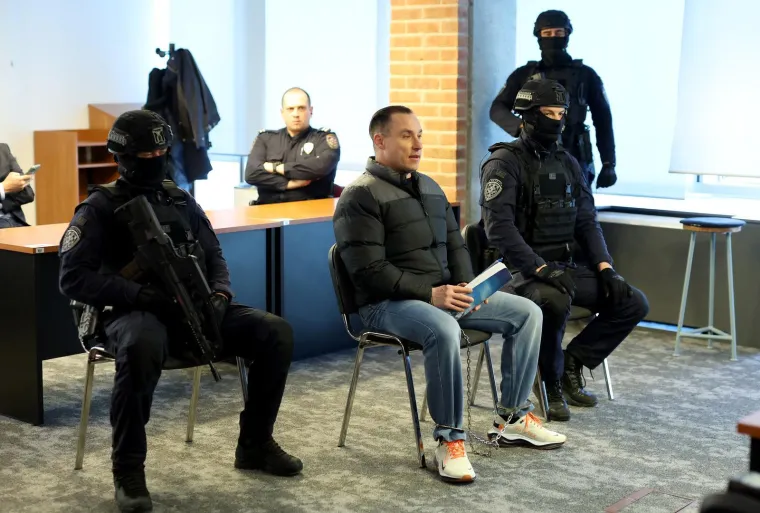 Zalizana kosa i pogled hladnokrvnog ubojice: 'Sisačkog monstruma' na sud doveli do zuba naoružani policajci