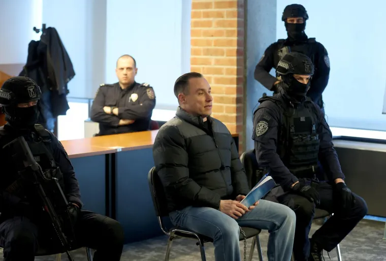 Zalizana kosa i pogled hladnokrvnog ubojice: 'Sisačkog monstruma' na sud doveli do zuba naoružani policajci