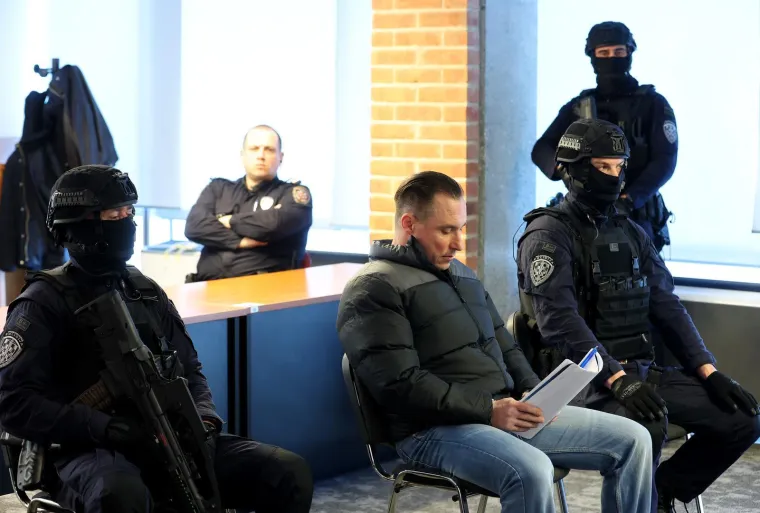 Zalizana kosa i pogled hladnokrvnog ubojice: 'Sisačkog monstruma' na sud doveli do zuba naoružani policajci