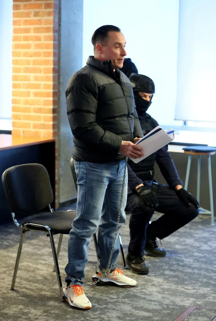 Zalizana kosa i pogled hladnokrvnog ubojice: 'Sisačkog monstruma' na sud doveli do zuba naoružani policajci