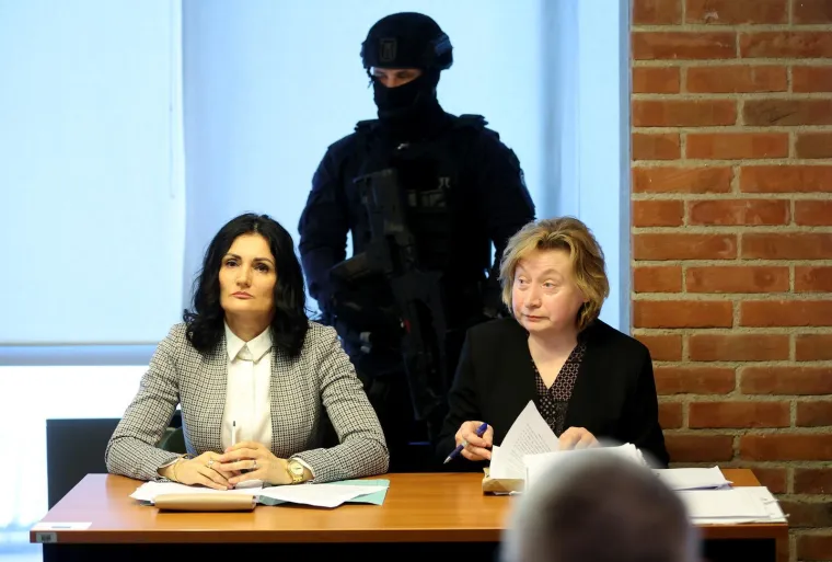 Zalizana kosa i pogled hladnokrvnog ubojice: 'Sisačkog monstruma' na sud doveli do zuba naoružani policajci