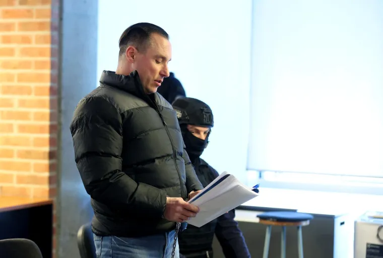 Zalizana kosa i pogled hladnokrvnog ubojice: 'Sisačkog monstruma' na sud doveli do zuba naoružani policajci