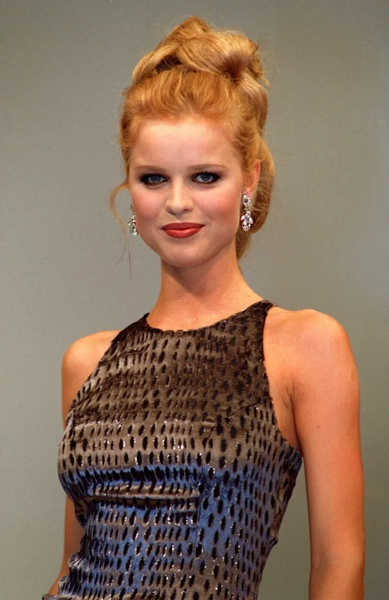 Dekolteom uzrokovala prometne nesreće? Slavna Eva Herzigova i danas zrači surovom privlačno&scaron;ću