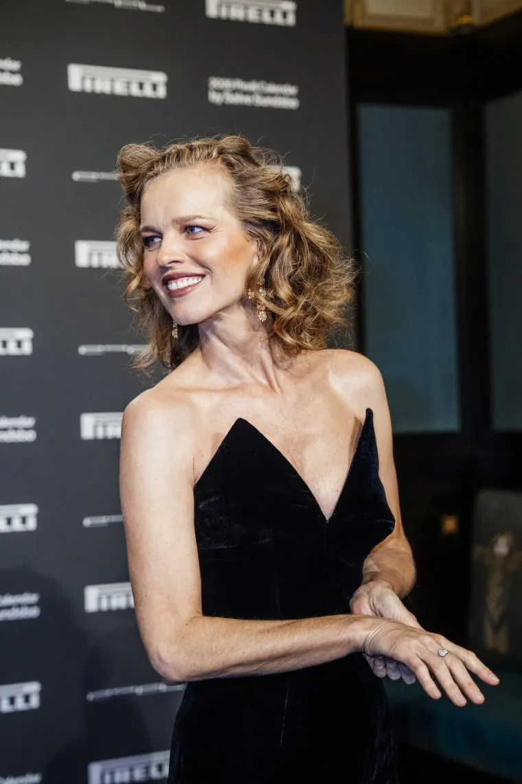 Dekolteom uzrokovala prometne nesreće? Slavna Eva Herzigova i danas zrači surovom privlačno&scaron;ću