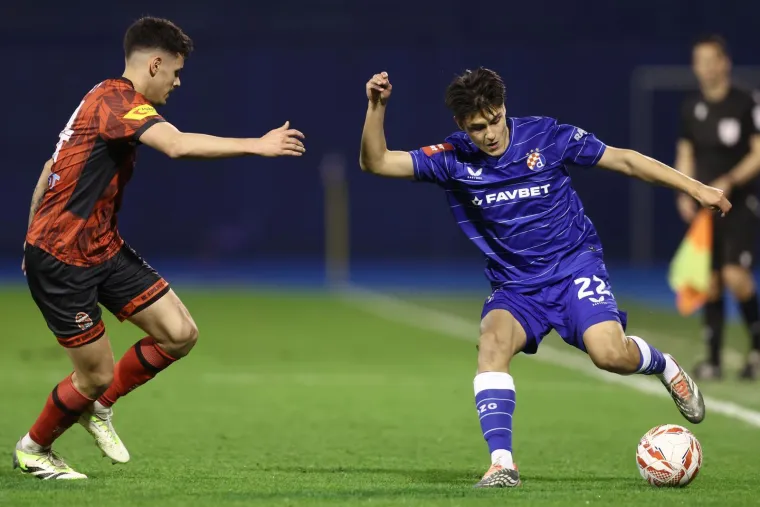 Utakmica Dinama protiv četvrtoliga&scaron;a imala dirljiv početak, a pazite kako izgleda južna tribina