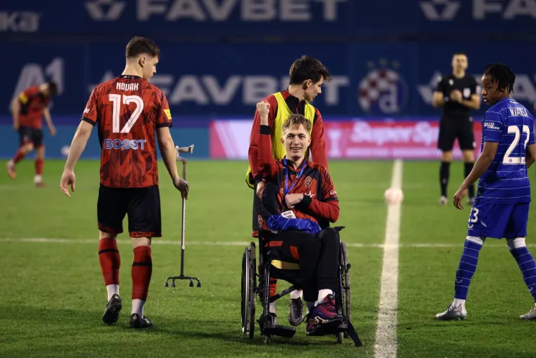 Utakmica Dinama protiv četvrtoliga&scaron;a imala dirljiv početak, a pazite kako izgleda južna tribina