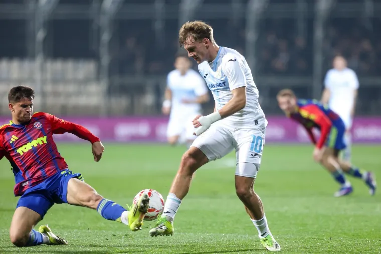 &Scaron;ok i nevjerica: Splićani poraženi u derbiju, Torcida bakljadom okrenula leđa svojim igračima