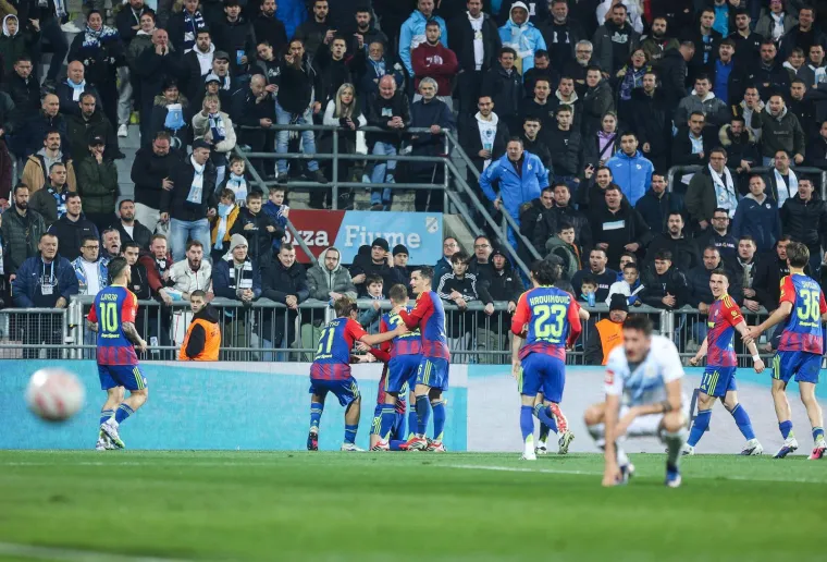 &Scaron;ok i nevjerica: Splićani poraženi u derbiju, Torcida bakljadom okrenula leđa svojim igračima