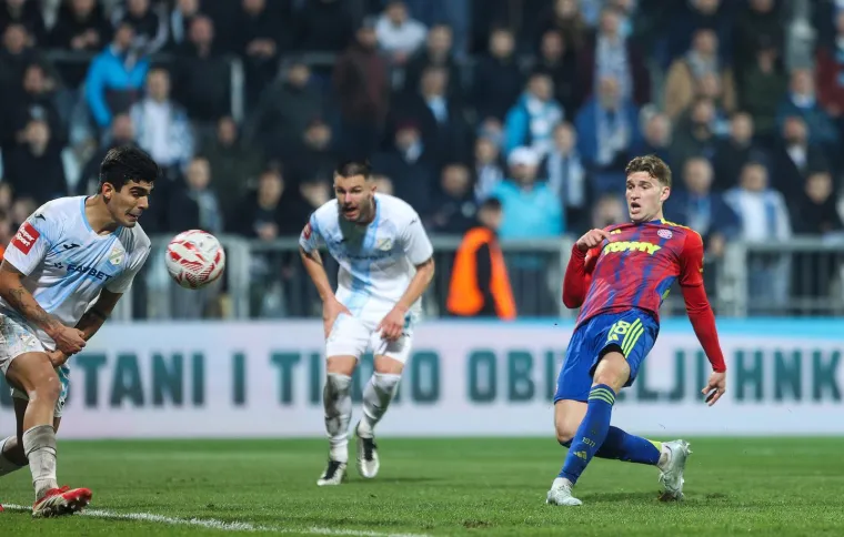 &Scaron;ok i nevjerica: Splićani poraženi u derbiju, Torcida bakljadom okrenula leđa svojim igračima