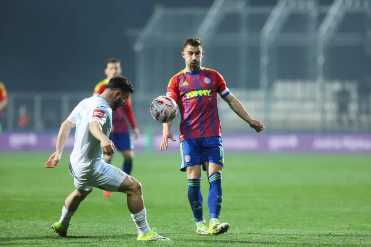 &Scaron;ok i nevjerica: Splićani poraženi u derbiju, Torcida bakljadom okrenula leđa svojim igračima