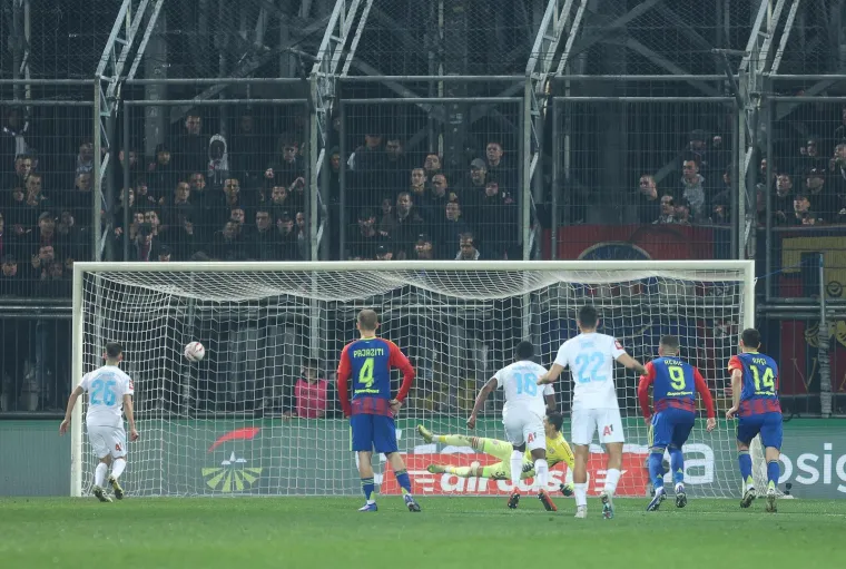 &Scaron;ok i nevjerica: Splićani poraženi u derbiju, Torcida bakljadom okrenula leđa svojim igračima