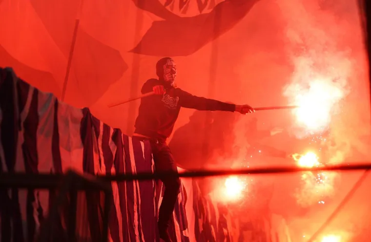 &Scaron;ok i nevjerica: Splićani poraženi u derbiju, Torcida bakljadom okrenula leđa svojim igračima