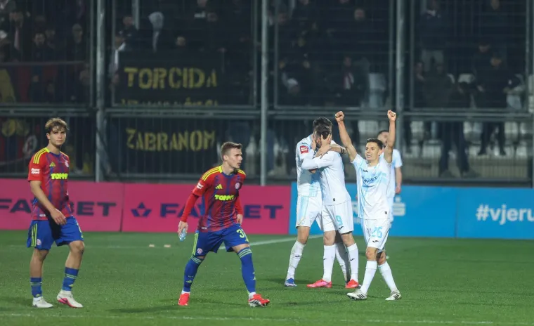 &Scaron;ok i nevjerica: Splićani poraženi u derbiju, Torcida bakljadom okrenula leđa svojim igračima