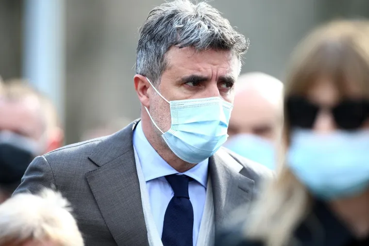 Nitko nije mogao sakriti tugu: Niko Kranjčar u zagrljaju Zrinke Cvite&scaron;ić u suzama ispratio oca