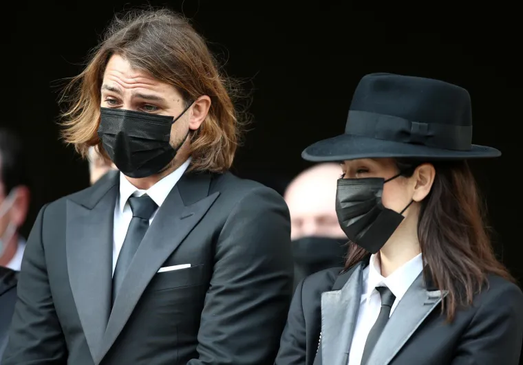 Nitko nije mogao sakriti tugu: Niko Kranjčar u zagrljaju Zrinke Cvite&scaron;ić u suzama ispratio oca