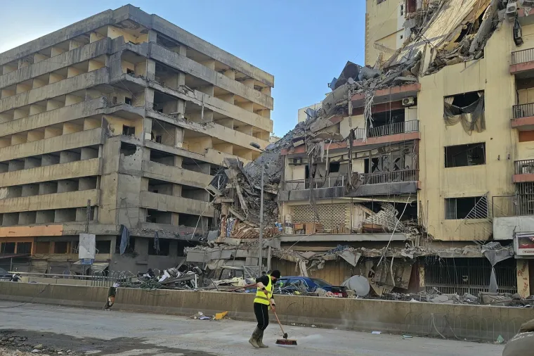 Kao da ih je sravnio potres... Pogledajte kako danas izgleda Teheran