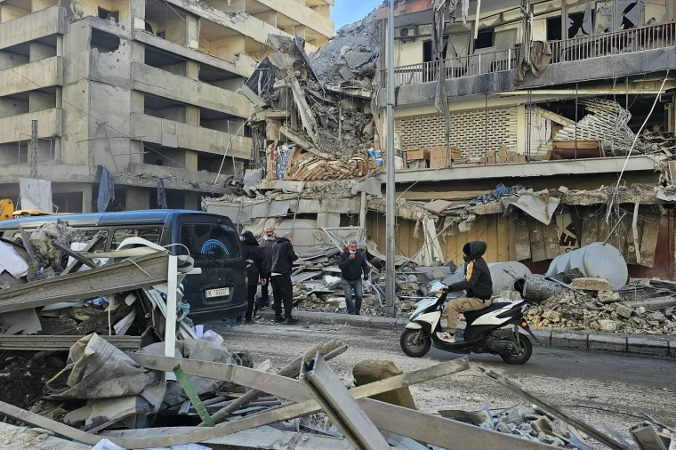 Kao da ih je sravnio potres... Pogledajte kako danas izgleda Teheran