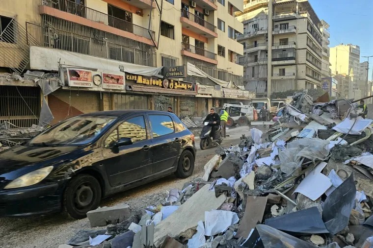 Kao da ih je sravnio potres... Pogledajte kako danas izgleda Teheran