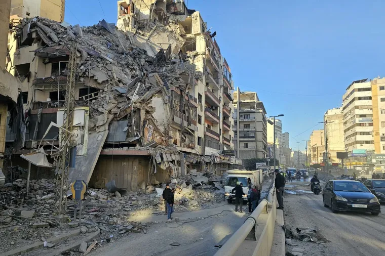 Kao da ih je sravnio potres... Pogledajte kako danas izgleda Teheran