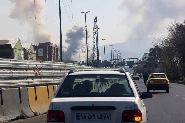 Kao da ih je sravnio potres... Pogledajte kako danas izgleda Teheran