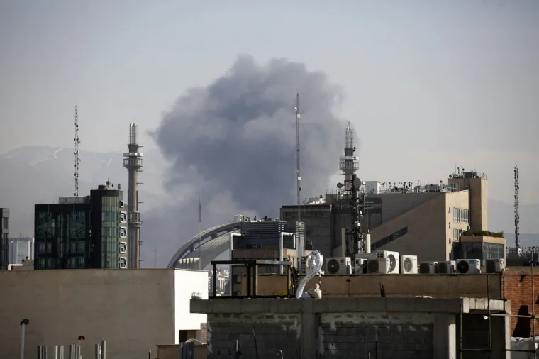 Kao da ih je sravnio potres... Pogledajte kako danas izgleda Teheran