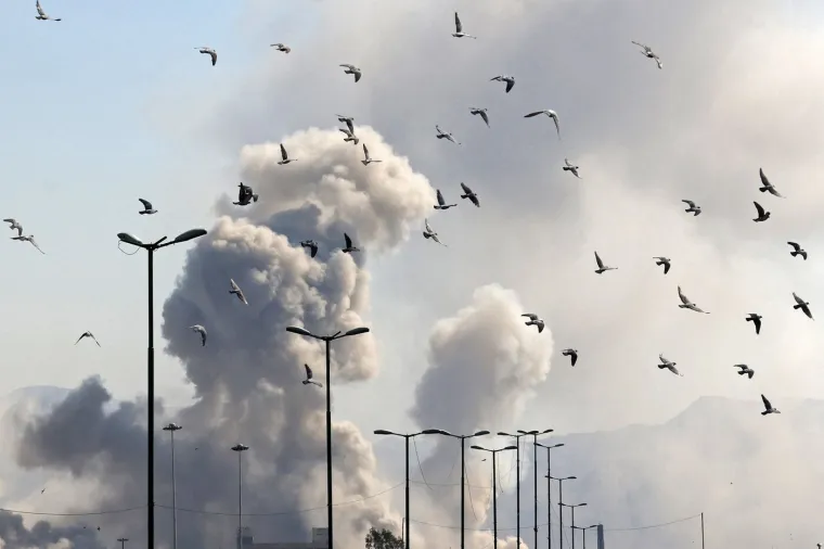 Kao da ih je sravnio potres... Pogledajte kako danas izgleda Teheran