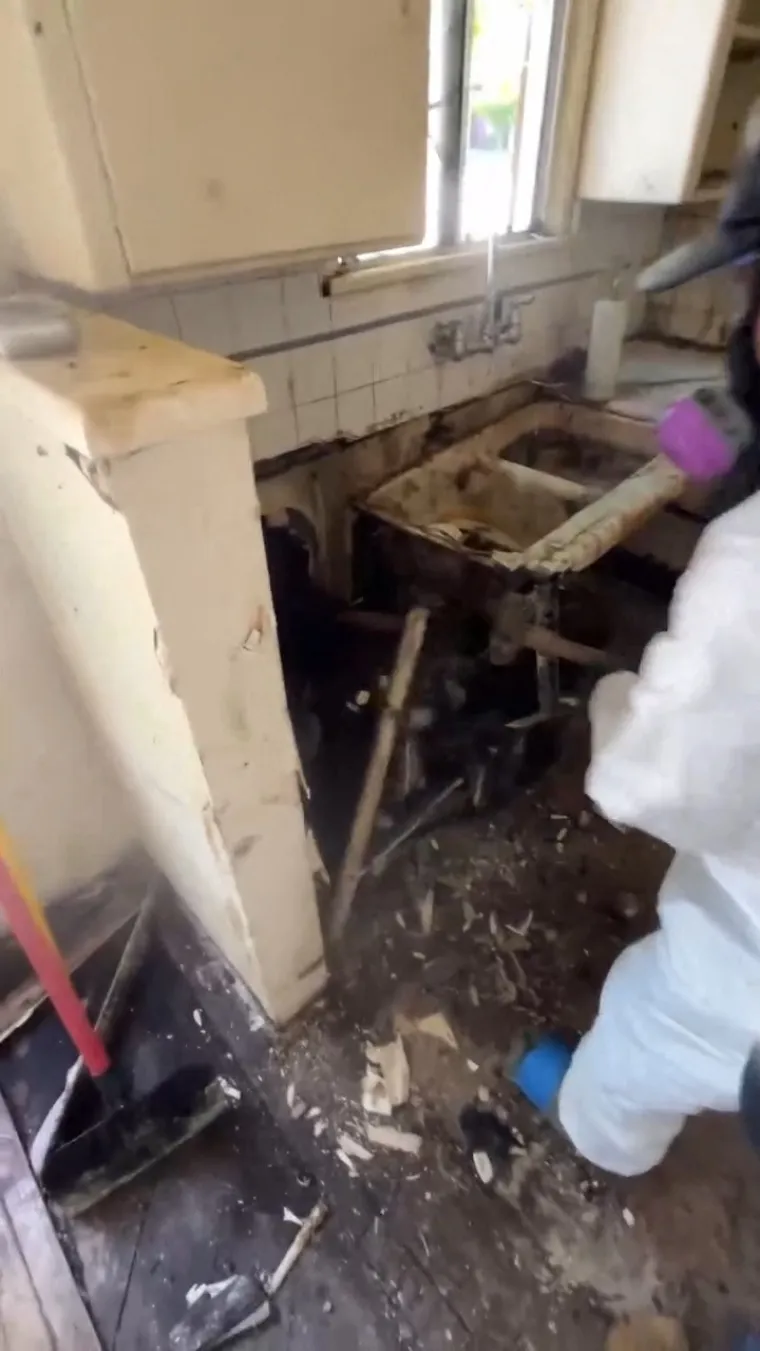 Mladi čistač od prostorija natrpanih smećem do stropa stvara čuda: Rezultati su impresivni