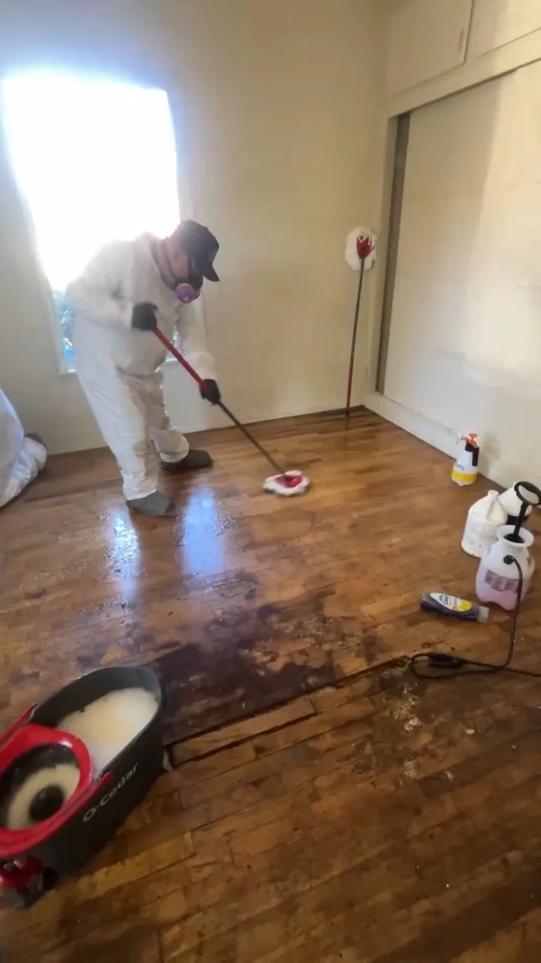 Mladi čistač od prostorija natrpanih smećem do stropa stvara čuda: Rezultati su impresivni