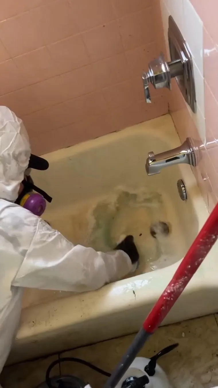 Mladi čistač od prostorija natrpanih smećem do stropa stvara čuda: Rezultati su impresivni