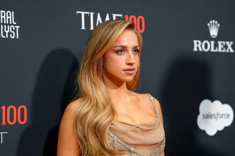 Zlatni olimpijac bez zubi ljubi zanosnu pjevačicu koja plijeni glasom i tijelom