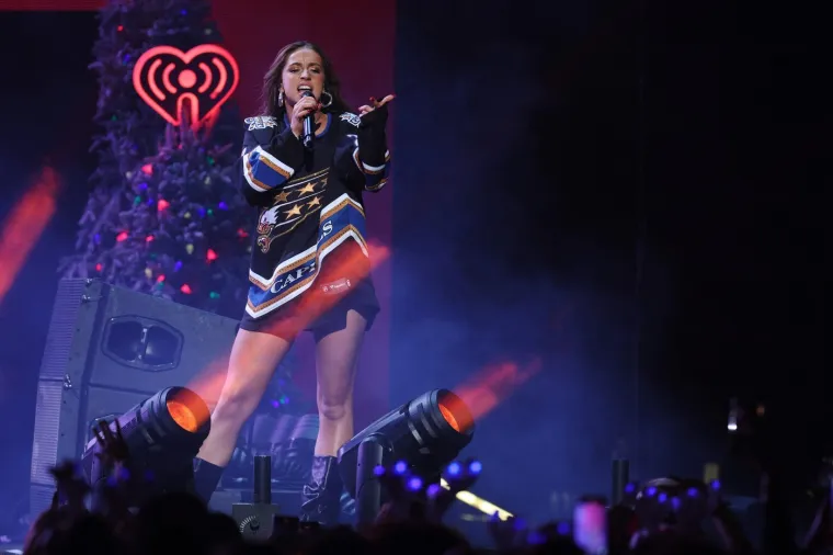 Zlatni olimpijac bez zubi ljubi zanosnu pjevačicu koja plijeni glasom i tijelom