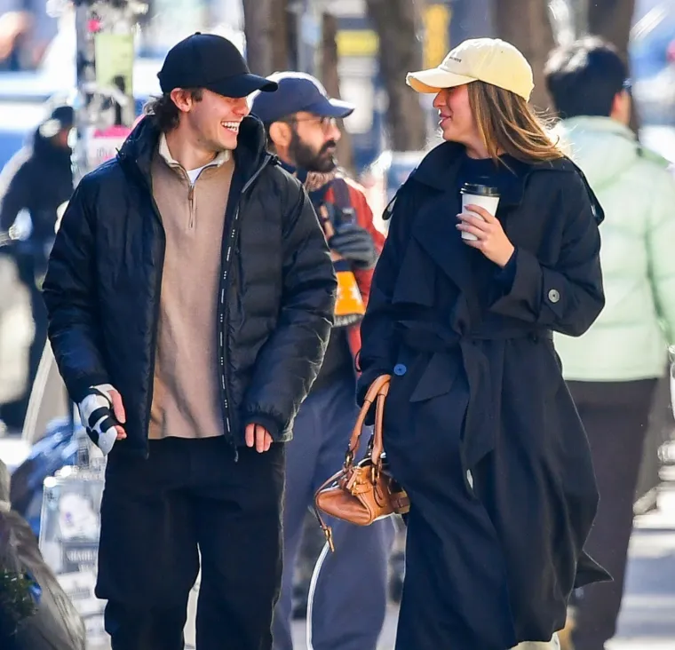 Zlatni olimpijac bez zubi ljubi zanosnu pjevačicu koja plijeni glasom i tijelom