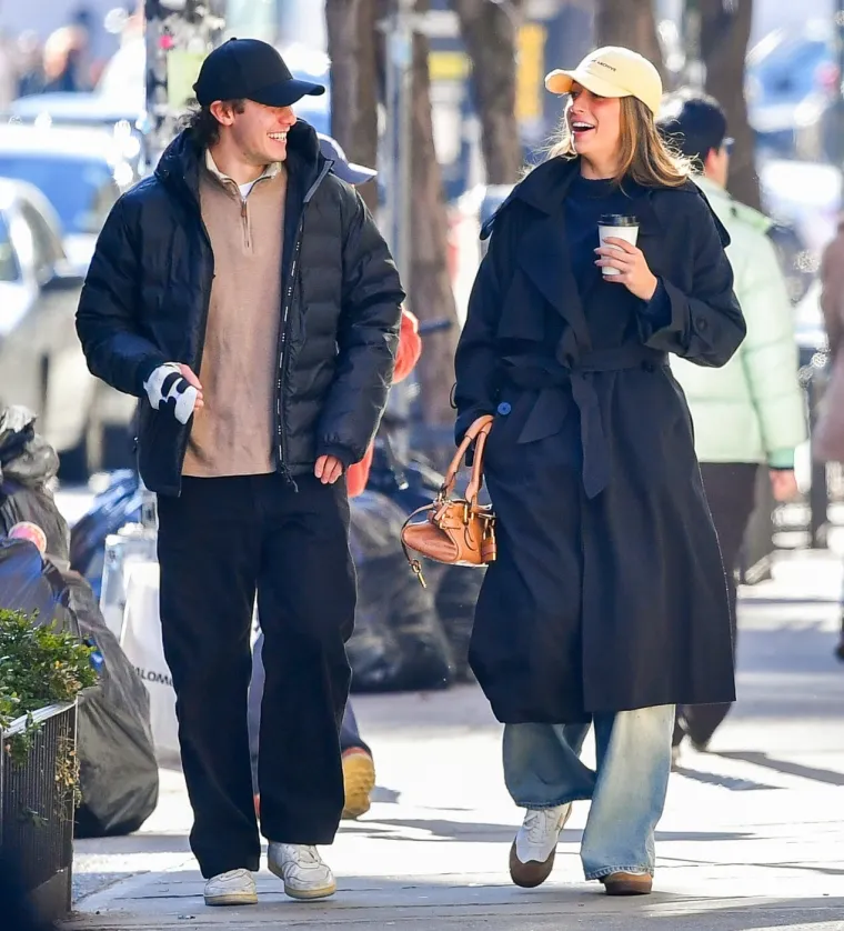 Zlatni olimpijac bez zubi ljubi zanosnu pjevačicu koja plijeni glasom i tijelom