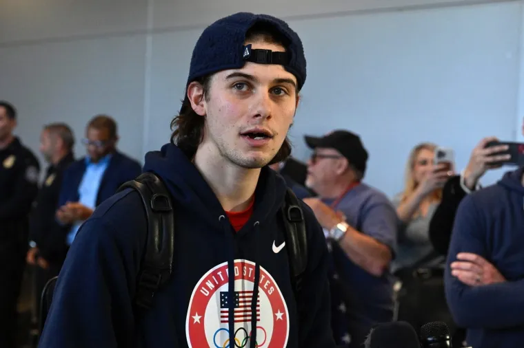 Zlatni olimpijac bez zubi ljubi zanosnu pjevačicu koja plijeni glasom i tijelom