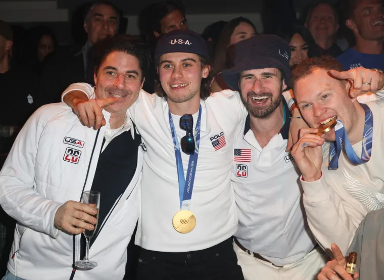 Zlatni olimpijac bez zubi ljubi zanosnu pjevačicu koja plijeni glasom i tijelom