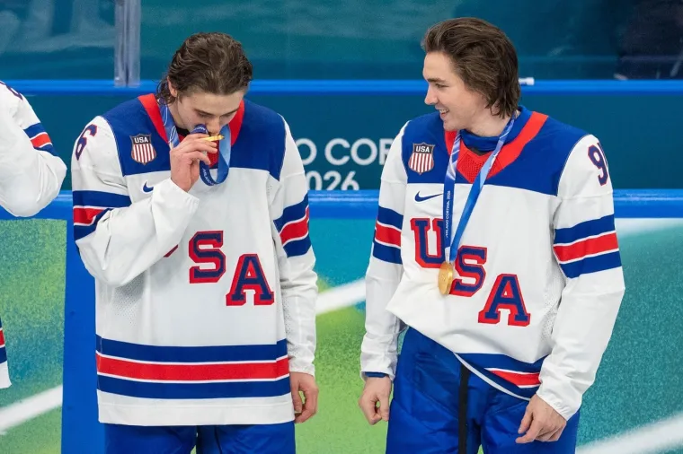 Zlatni olimpijac bez zubi ljubi zanosnu pjevačicu koja plijeni glasom i tijelom